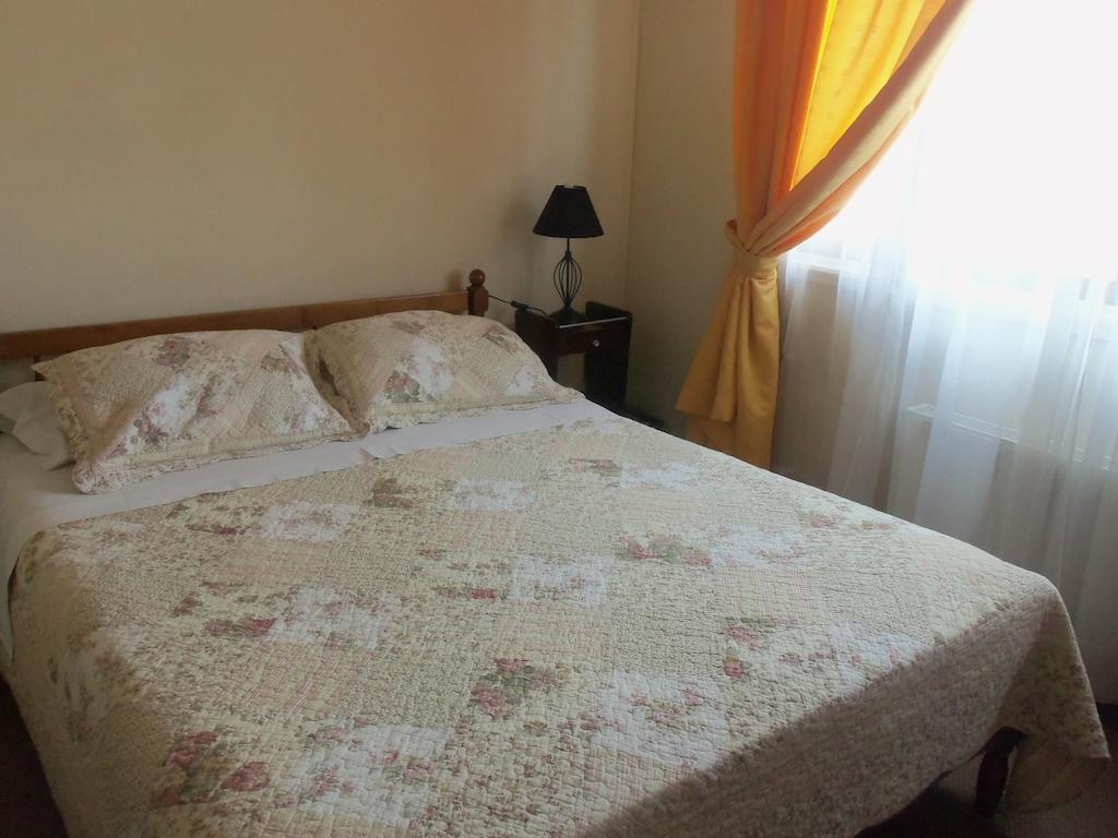 Hostal Joshiken Punta Arenas Exterior photo